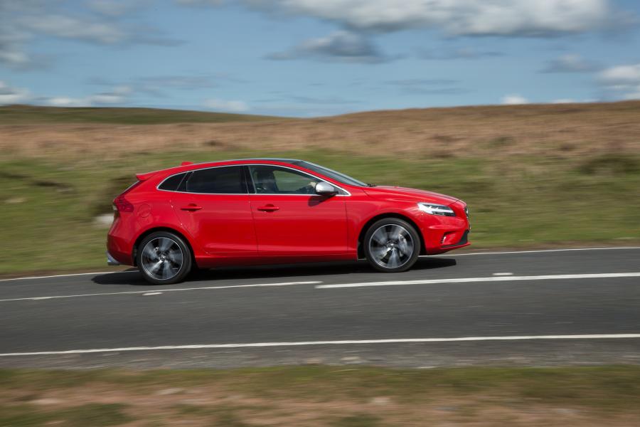  Volvo V40 D3 R-Design 2016 года  (UK) (фото 10 из 30)